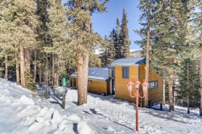 Beautiful Home Nestled in the Treetops with a Private Hot Tub - Hidden Haven